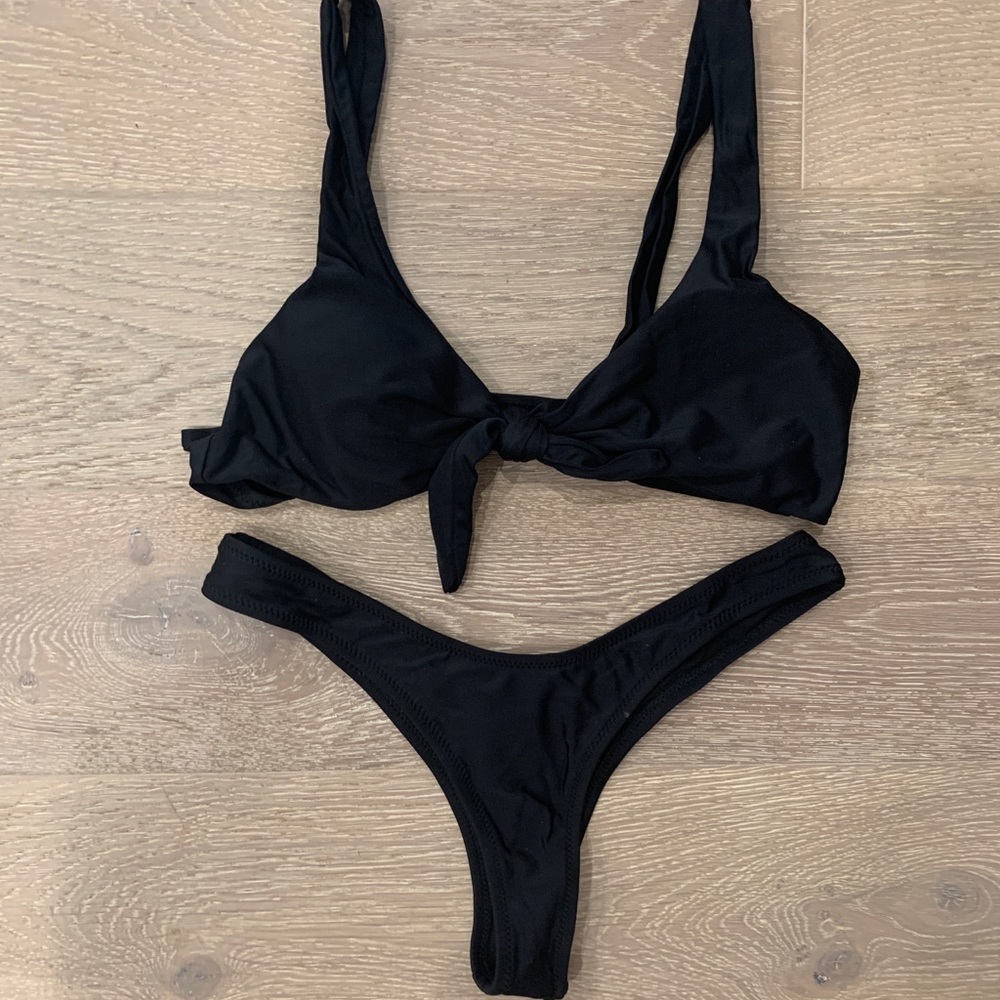 Front tie bikini w/ matching bottoms
